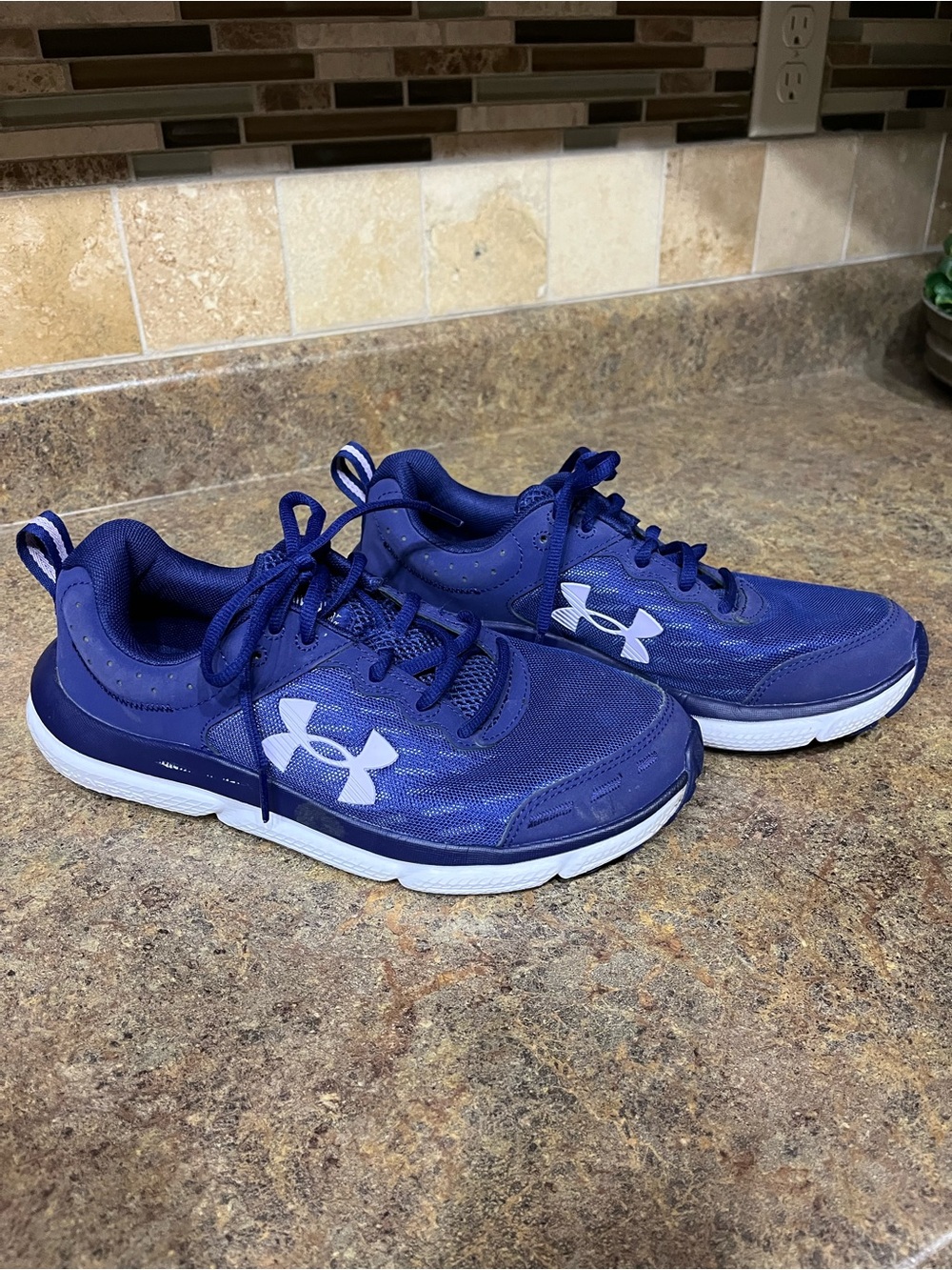 NWOT Under Armour Charged Assert 10 Running Shoes Navy Blue Sz 8.5 Walking